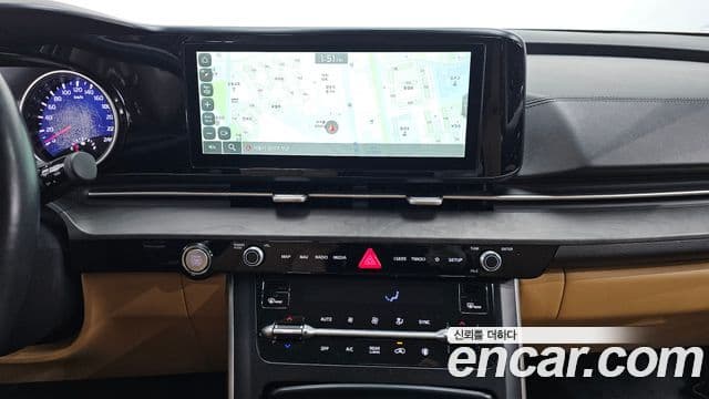 Kia Carnival 2023 — Photo 7/20