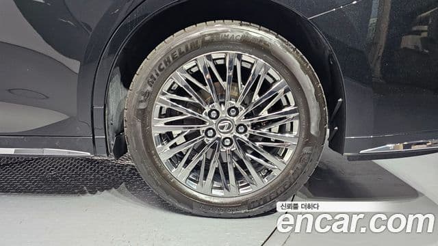 Lexus LM 2024 — Photo 4/20