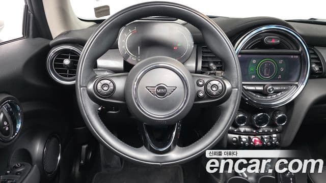 Mini Cooper 2021 — Фото 13/20