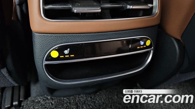 Genesis GV70 2021 — ფოტო 19/20