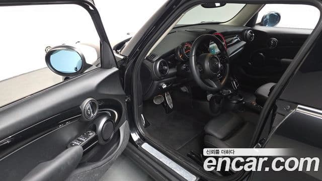 Mini Cooper 2022 — ფოტო 10/20