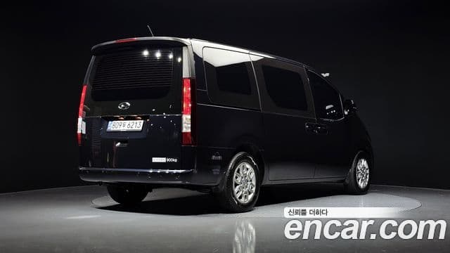 Hyundai Staria 2023 — ფოტო 2/20
