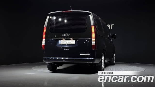 Hyundai Staria 2023 — ფოტო 4/20