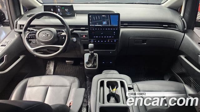 Hyundai Staria 2023 — ფოტო 7/20