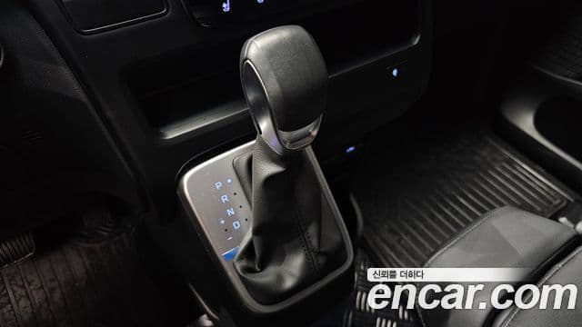 Hyundai Staria 2023 — фото 9 из 20