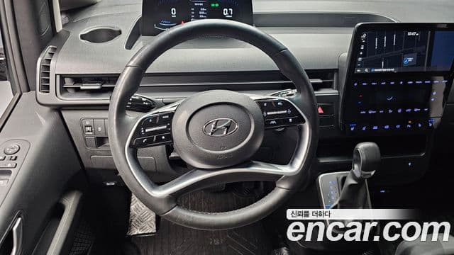 Hyundai Staria 2023 — ფოტო 13/20