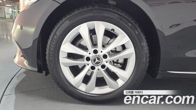 Mercedes-Benz C-Class 2020 — ფოტო 5/20
