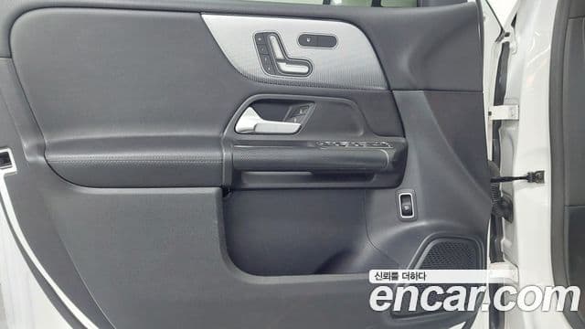 Mercedes-Benz GLB-Class 2021 — фото 14 из 17
