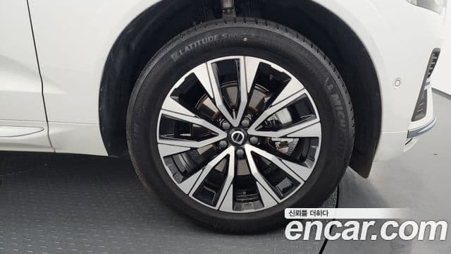 Volvo XC60 2023 — Şəkil 7/20