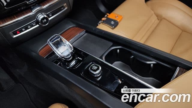 Volvo XC60 2023 — Şəkil 9/20