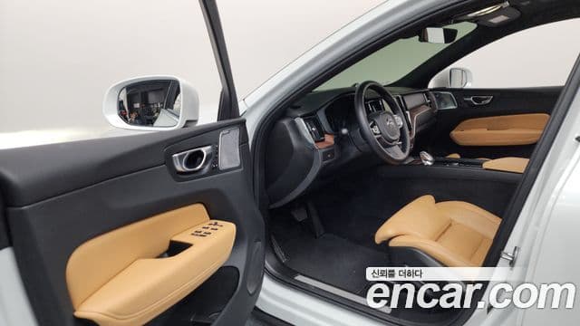 Volvo XC60 2023 — ფოტო 10/20