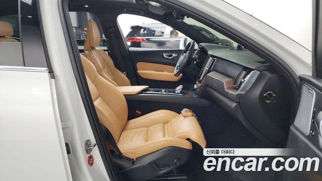 Volvo XC60 2023 — Şəkil 12/20