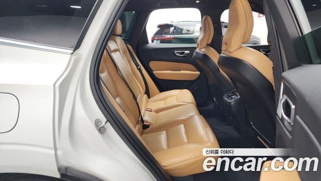 Volvo XC60 2023 — ფოტო 12/20