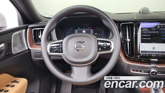 Volvo XC60 2023 — Şəkil 1/20