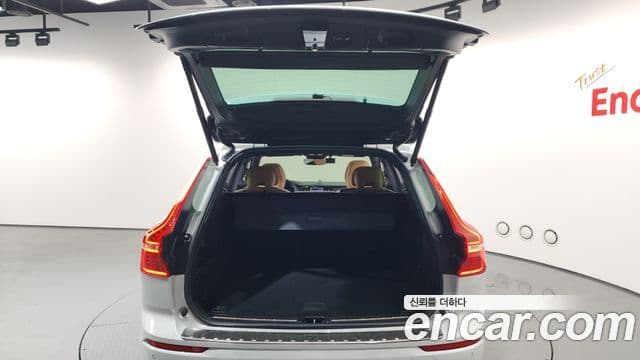 Volvo XC60 2023 — Şəkil 6/20