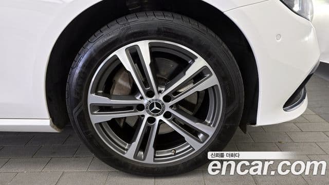 Mercedes-Benz E-Class 2022 — ფოტო 4/20