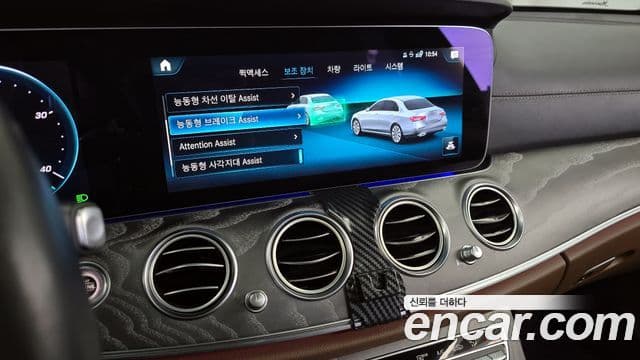 Mercedes-Benz E-Class 2022 — ფოტო 16/20