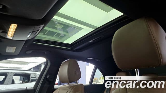 Mercedes-Benz E-Class 2022 — ფოტო 17/20