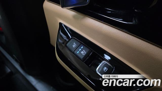 Kia Carnival 2022 — фото 18 из 20