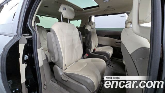 Kia Carnival 2022 — Photo 5/20