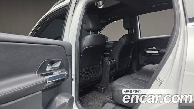 Mercedes-Benz GLB-Class 2022 — Şəkil 17/20