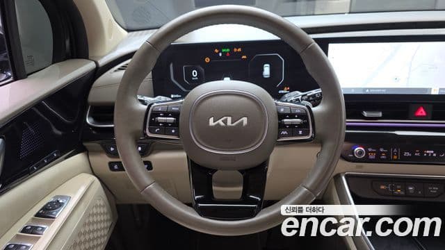 Kia Carnival 2024 — ფოტო 18/20