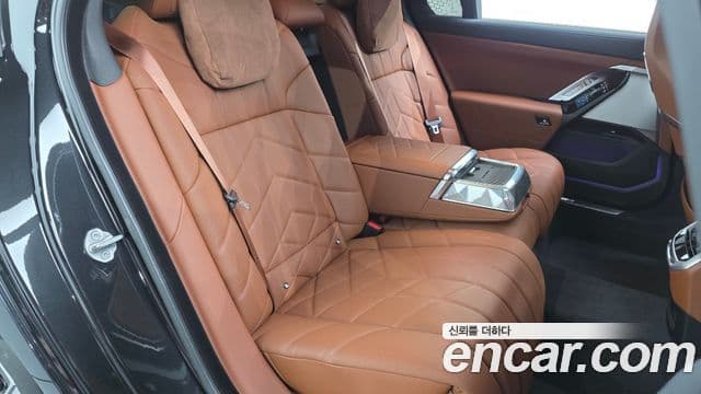 BMW 7 Series 2025 — Фото 12/20
