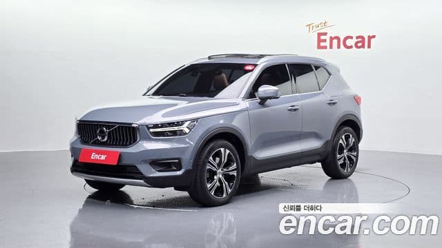 Volvo XC40 2022 — ფოტო 1/20