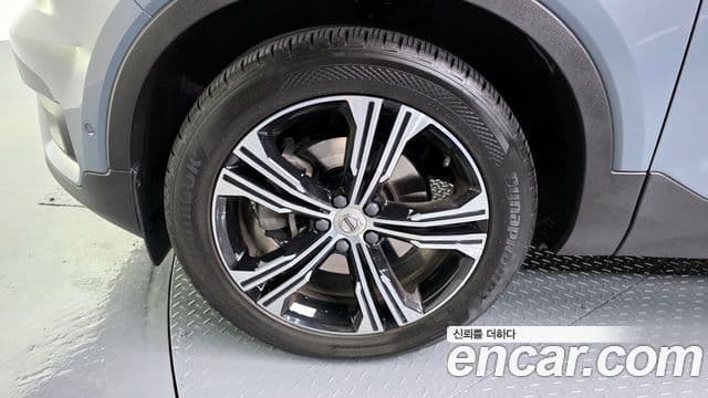 Volvo XC40 2022 — ფოტო 5/20