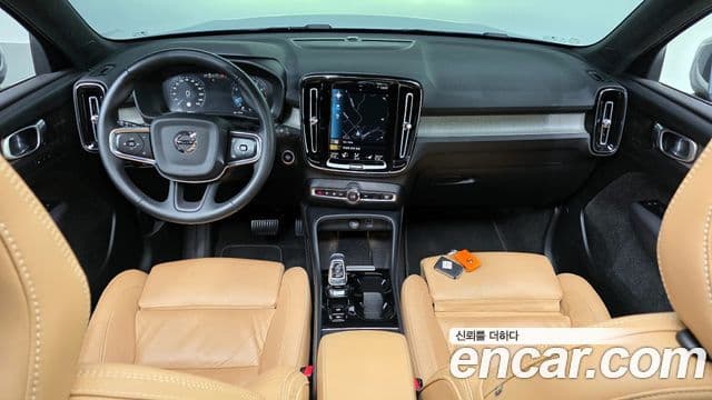 Volvo XC40 2022 — ფოტო 7/20
