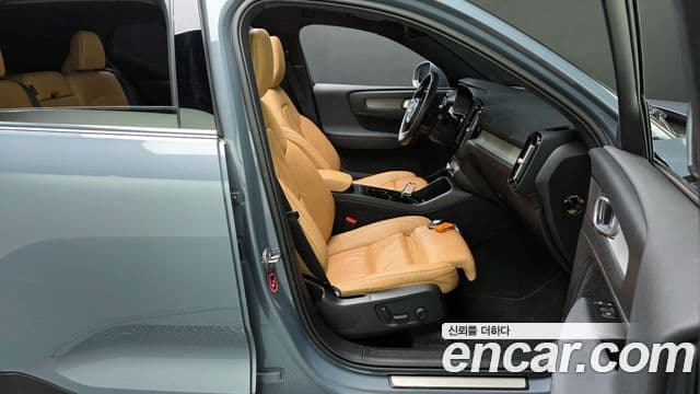 Volvo XC40 2022 — ფოტო 10/20