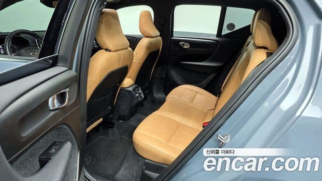 Volvo XC40 2022 — ფოტო 12/20