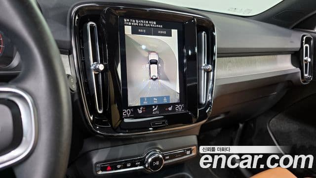 Volvo XC40 2022 — ფოტო 15/20