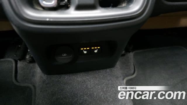 Volvo XC40 2022 — ფოტო 18/20