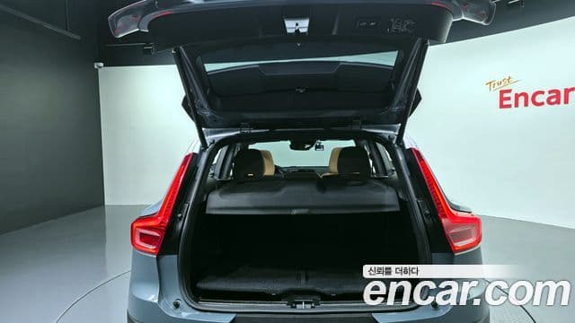 Volvo XC40 2022 — ფოტო 20/20