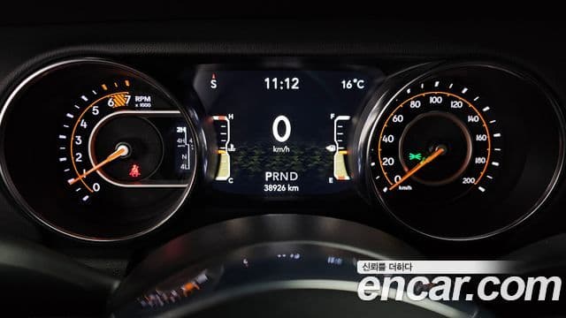 Jeep Wrangler 2021 — Şəkil 8/20