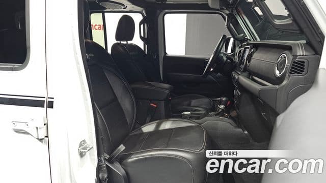 Jeep Wrangler 2021 — Şəkil 10/20