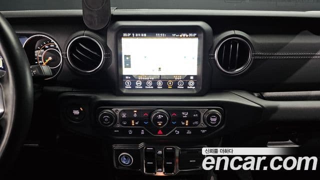 Jeep Wrangler 2021 — Şəkil 14/20
