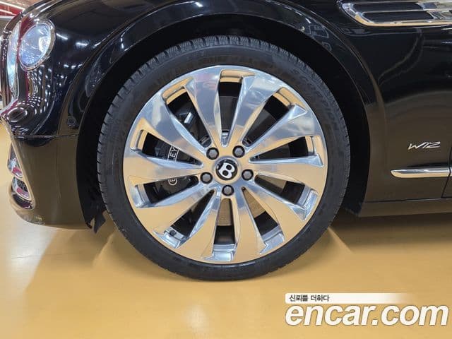 Bentley Flying Spur 2020 — ფოტო 4/20