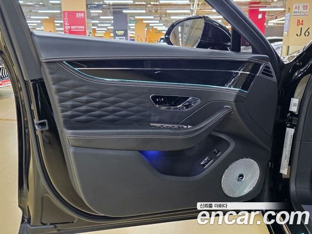 Bentley Flying Spur 2020 — ფოტო 6/20