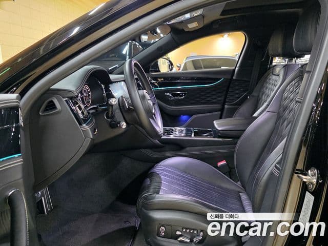 Bentley Flying Spur 2020 — ფოტო 8/20