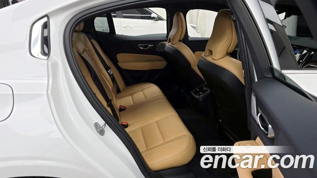 Volvo S60 2024 — ფოტო 11/20
