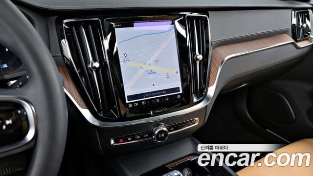 Volvo S60 2024 — ფოტო 14/20