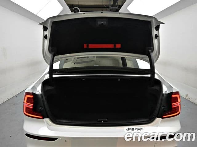Volvo S60 2024 — ფოტო 19/20