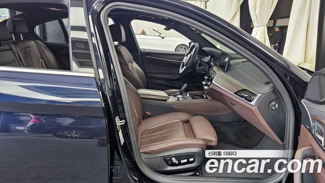 BMW 5 Series 2021 — фото 11 из 20
