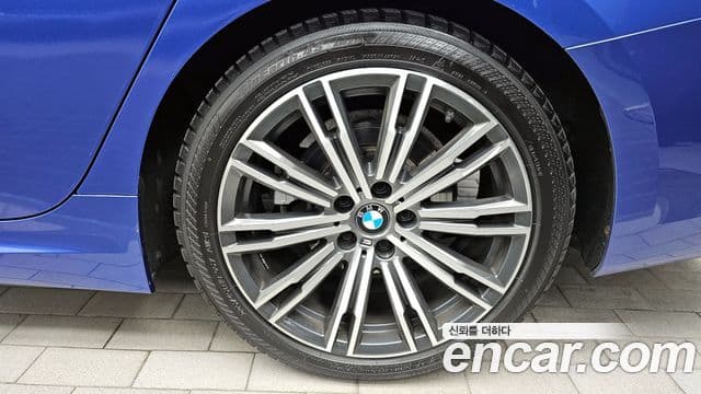 BMW 3 Series 2019 — Şəkil 10/20