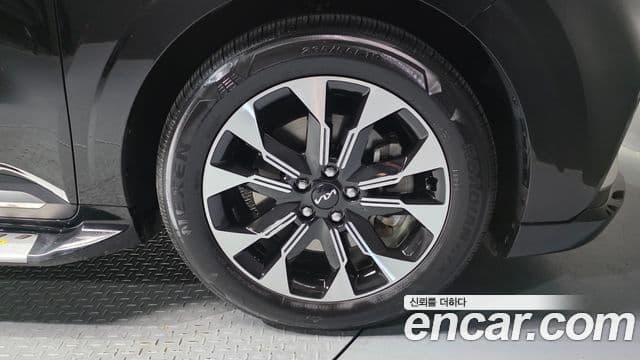 Kia Carnival 2022 — ფოტო 5/20