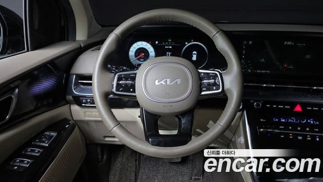 Kia Carnival 2022 — ფოტო 13/20