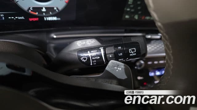 Kia Carnival 2022 — ფოტო 19/20