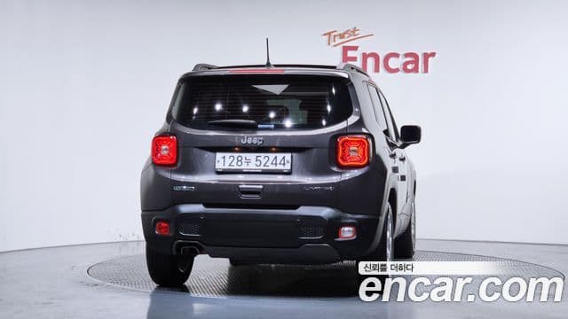 Jeep Renegade 2020 — ფოტო 16/35